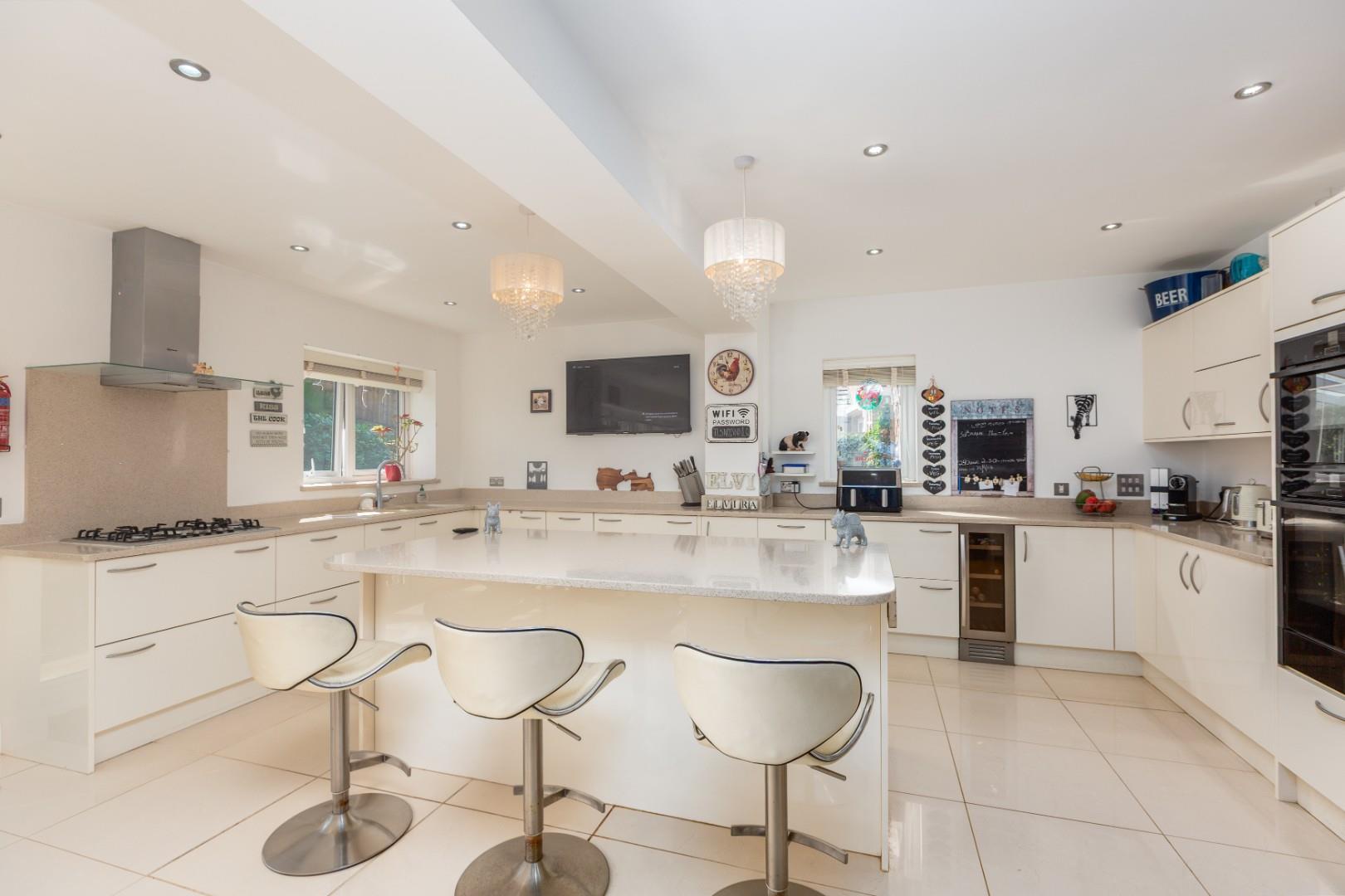 Moorland Avenue, Newton, Mumbles, SA3 4UA